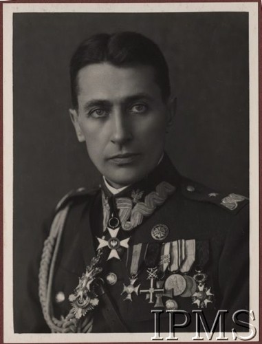 1920-1939, Polska.
Gen. bryg. Julian Stachiewicz - szef Wojskowego Biura Historycznego Sztabu Generalnego (od 1923 r.), portret w mundurze.
Fot. NN, Instytut Polski im. Gen. Sikorskiego w Londynie [album 4-B1]