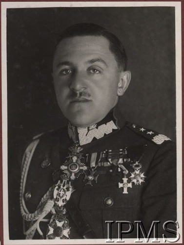 1920-1939, Polska.
Gen. dyw. Tadeusz Piskor - inspektor armii (od 1931 r.), portret w mundurze.
Fot. NN, Instytut Polski im. Gen. Sikorskiego w Londynie [album 4-B1]