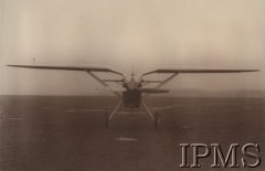 Ok. 1929, Warszawa, Polska.
PZL P.1, prototyp samolotu myśliwskiego skonstruowany w Państwowych Zakładach Lotniczych według projektu inż. Zygmunta Puławskiego. Prototyp oblatano w sierpniu 1929.
Fot. NN, Instytut Polski im. Gen. Sikorskiego w Londynie [album nr 4 (133) - album ofiarowany przez Państwowe Zakłady Lotnicze w Warszawie królowi Jugosławii Aleksandrowi I]

