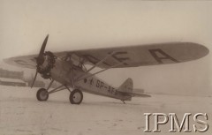 Ok. 1930, Warszawa, Polska.
PZL Ł.2, dwumiejscowy samolot łącznikowy konstrukcji inżynierów Jerzego Dąbrowskiego i Franciszka Kotta, oblatany pod koniec 1929 roku, w 1931 produkowany przez Państwowe Zakłady Lotnicze.
Fot. NN, Instytut Polski im. Gen. Sikorskiego w Londynie [album nr 4 (133) - album ofiarowany przez Państwowe Zakłady Lotnicze w Warszawie królowi Jugosławii Aleksandrowi I]