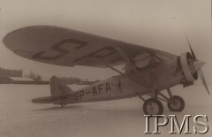 Ok. 1930, Warszawa, Polska.
PZL Ł.2, dwumiejscowy samolot łącznikowy konstrukcji inżynierów Jerzego Dąbrowskiego i Franciszka Kotta, oblatany pod koniec 1929 roku, w 1931 produkowany przez Państwowe Zakłady Lotnicze.
Fot. NN, Instytut Polski im. Gen. Sikorskiego w Londynie [album nr 4 (133) - album ofiarowany przez Państwowe Zakłady Lotnicze w Warszawie królowi Jugosławii Aleksandrowi I]
