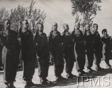 1942, Kermine, Uzbekistan, ZSRR.
Armia Polska na Wschodzie. Przysięga żołnierzy 7 Dywizji Piechoty.
Fot. NN, Instytut Polski im. Gen. Sikorskiego w Londynie [Album 7 Dywizji Piechoty]