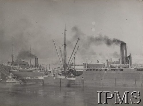 1942, Krasnowodsk, ZSRR.
Ewakuacja żołnierzy Armii Andersa i ludności cywilnej statkiem 