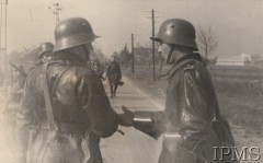 Październik 1938, Czechosłowacja.
Podpis oryginalny: 