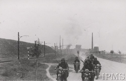 Październik 1938, Czechosłowacja.
Podpis oryginalny: 