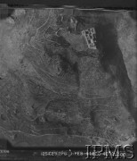 Luty 1944, Cassino, Włochy.
Fotografia lotnicza okolic klasztoru Benedyktynów na Monte Cassino.
Fot. NN, Instytut Polski im. Gen. Sikorskiego w Londynie [album por. Jana Jaxa-Dębickiego]