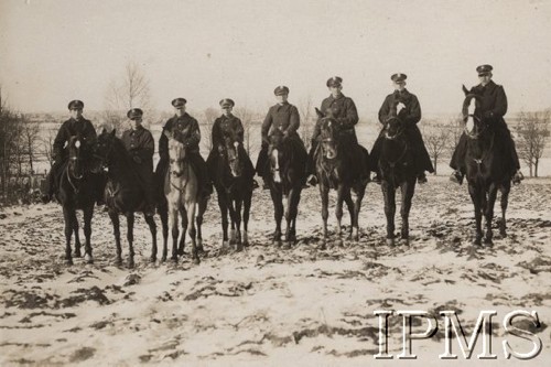 1920-1939, Polska.
Grupa żołnierzy Korpusu Ochrony Pogranicza na koniach.
Fot. NN, Instytut Polski im. Gen. Sikorskiego w Londynie [Album Korpusu Ochrony Pogranicza - przekazany przez kpt. Jana Sas-Tatomira]