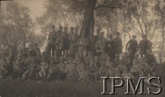 1914, Kołomyja, Austro-Węgry.
Grupa ochotników z XXXVIII Polskiej Drużyny Strzeleckiej w przed wymarszem na wojnę. W najwyższym rzędzie trzeci od lewej stoi Żademski, szósty Stanisław Kruk-Schuster.
Fot. por. Stanisław Siczek – dowódca kompanii CKM, Instytut Polski im. Gen. Sikorskiego w Londynie [ALBUM LEGIONÓW nr 20003 – 2 pułku piechoty Legionów Polskich]