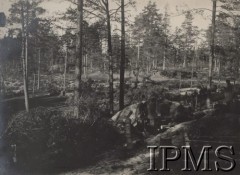 1916, Wołyń.
Pozycje nad rzeką Garbach. Budowa schronów przez żołnierzy 2 Pułku Piechoty Legionów.
Fot. por. Stanisław Siczek – dowódca kompanii CKM, Instytut Polski im. Gen. Sikorskiego w Londynie [ALBUM LEGIONÓW nr 20003 – 2 pułku piechoty Legionów Polskich]