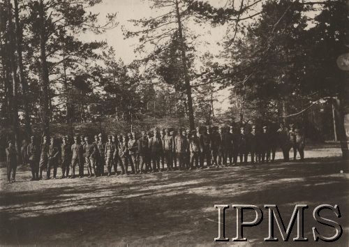 Maj 1916, Karasin, Wołyń.
Żołnierze z kompanii por. Stanisława Siczka.
Fot. por. Stanisław Siczek – dowódca kompanii CKM, Instytut Polski im. Gen. Sikorskiego w Londynie [ALBUM LEGIONÓW nr 20003 – 2 pułku piechoty Legionów Polskich]
