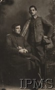 1916, Wiedeń, Austro-Węgry.
Dwaj żołnierze Legionów, siedzi por. Stanisław Siczek, stoi wachmistrz Zdzisław Ćwiejkowski.
Fot. NN, Instytut Polski im. Gen. Sikorskiego w Londynie [ALBUM LEGIONÓW nr 20003 - 2 pułku piechoty Legionów Polskich]