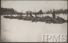 Początek 1917, Zambrów.
Kompania CKM porucznika Stanisława Siczka w 2 Pułku Piechoty Legionów Polskich.
Fot. por. Stanisław Siczek – dowódca kompanii CKM, Instytut Polski im. Gen. Sikorskiego w Londynie [ALBUM LEGIONÓW nr 20003 – 2 pułku piechoty Legionów Polskich]