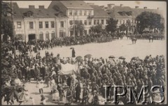 1917, Pułtusk
Boże Ciało, uroczysta procesja z udziałem żołnierzy Legionów.
Fot. NN, Instytut Polski im. Gen. Sikorskiego w Londynie [ALBUM LEGIONÓW nr 20003 – 2 pułku piechoty Legionów Polskich]
