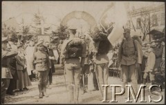 1917, Pułtusk
Uroczystości wręczenia sztandaru 5 pułku piechoty Legionów przez obywateli Ziemi Pułtuskiej.
Fot. por. Stanisław Siczek – dowódca kompanii CKM, Instytut Polski im. Gen. Sikorskiego w Londynie [ALBUM LEGIONÓW nr 20003 – 2 pułku piechoty Legionów Polskich]

