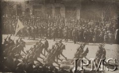 1917, Pułtusk
Uroczystości wręczenia sztandaru 5 pułku piechoty Legionów przez obywateli Ziemi Pułtuskiej.
Fot. por. Stanisław Siczek – dowódca kompanii CKM, Instytut Polski im. Gen. Sikorskiego w Londynie [ALBUM LEGIONÓW nr 20003 – 2 pułku piechoty Legionów Polskich]