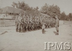 1918, Stanica Paszkowska, Kubań, Rosja
Kompania por. Rawicz-Heilmanna.
Fot. kpt. Stanisław Siczek – dowódca kompanii CKM, Instytut Polski im. Gen. Sikorskiego w Londynie [ALBUM LEGIONÓW nr 20003 – 2 pułku piechoty Legionów Polskich]