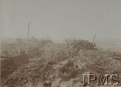 1919, Germakówka, pow. Borszczów, woj. tarnopolskie, Polska.
Wagony kolejowe spalone przez Ukrainców podczas odwrotu nad Zbrucz.
Fot. kpt. Stanisław Siczek – dowódca kompanii CKM, Instytut Polski im. Gen. Sikorskiego w Londynie [ALBUM LEGIONÓW nr 20003 – 2 pułku piechoty Legionów Polskich]