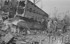 Maj 1944, Cassino, Włochy.
Bitwa pod Monte Cassino, grupa żołnierzy 2 Korpusu.
Fot. T. Szumański, Instytut Polski im. Gen. Sikorskiego w Londynie [album negatywowy nr 105]

