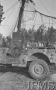 Maj 1944, Cassino, Włochy.
Bitwa pod Monte Cassino, samochód terenowy.
Fot. T. Szumański, Instytut Polski im. Gen. Sikorskiego w Londynie [album negatywowy nr 105]

