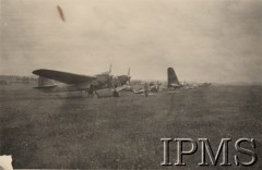 Po 22.06.1941, okolice Lwowa, Ukraina, ZSRR.
Lotnisko w okolicach Lwowa - zniszczone, radzieckie samoloty SB 2.
Fot. NN, Instytut Polski i Muzeum im. gen. Sikorskiego w Londynie