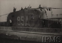 18.04.1940, brak miejsca.
ORP Orzeł - powrót ze zwycięskiego patrolu, widoczny brytyjski numer taktyczny 85 A.
Fot. NN, Instytut Polski im. Gen. Sikorskiego w Londynie [Album nr 25]