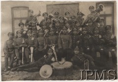 1919, Mińsk Mazowiecki, Polska.
Orkiestra Legionów.
Fot. Zakład Artystyczno-Fotograficzny Adama Gencwola w Mińsku Mazowieckim, ul. Warszawska, Instytut Polski im. Gen. Sikorskiego w Londynie [kolekcja 240/111]