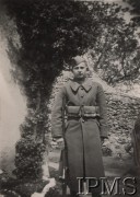 Przed 1939, brak miejsca.
Żołnierz w mundurze z ładownicami na pasie i karabinem w dłoni.
Fot. NN, Instytut Polski im. Gen. Sikorskiego w Londynie [kolekcja nr 501 - Henryk Barański]