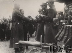 Kwiecień 1944, okolice Nowogródka, Komisariat Rzeszy Wschód, III Rzesza Niemiecka. 
Żołnierze 77 Pułku Piechoty Armii Krajowej, na pierwszym planie ciężki karabin maszynowy.
Fot. NN, Instytut Polski im. Gen. Sikorskiego w Londynie [Kolekcja nr 82/71 - Armia Krajowa IV-V 1944]