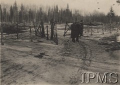 Marzec 1916, brak miejsca.
Żołnierze II Brygady Legionów, pierwszy po prawej plut. Antoni Januszajtis.
Fot. NN, Instytut Polski im. Gen. Sikorskiego w Londynie [Kolekcja Żegota-Januszajtis]