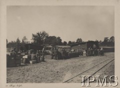 09.06.1916, Wołyń.
Komenda Legionów Polskich - stacja kolejki. 
Fot. Adam Dulęba (w 1914 r. wstąpił do II Brygady Legionów Polskich. Fotoreporter Biura Prasowego Sztabu Legionów), Instytut Polski im. Gen. Sikorskiego w Londynie [album fotograficzny sierżanta Adama Dulęby, tekstem poprzedził chorąży J. A. Teslar, Kraków 1916]