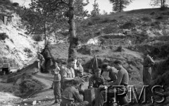 11-18.05.1944, Cassino, Włochy.
Walki 2 Korpusu Polskiego pod Monte Cassino.
Fot. Felicjan Maliniak, Instytut Polski i Muzeum im. gen. Sikorskiego w Londynie, album negatywowy L-I Monte Cassino, płachta 38