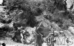 11-18.05.1944, Cassino, Włochy.
Walki 2 Korpusu Polskiego pod Monte Cassino.
Fot. Felicjan Maliniak, Instytut Polski i Muzeum im. gen. Sikorskiego w Londynie, album negatywowy L-I Monte Cassino, płachta 38