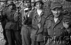 11-18.05.1944, Cassino, Włochy.
Walki 2 Korpusu Polskiego pod Monte Cassino, jeńcy niemieccy.
Fot. Felicjan Maliniak, Instytut Polski i Muzeum im. gen. Sikorskiego w Londynie, album negatywowy L-I Monte Cassino, płachta 38