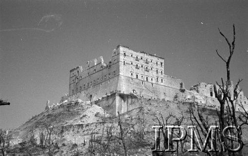 18.05.1944, Cassino, Włochy.
Ruiny opactwa w zbliżeniu.
Fot. Felicjan Maliniak, Instytut Polski im. Gen. Sikorskiego w Londynie [album negatywowy L-I Monte Cassino] - płachta 42