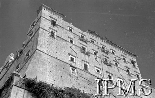 18.05.1944, Cassino, Włochy.
Ruiny opactwa w zbliżeniu.
Fot. Felicjan Maliniak, Instytut Polski im. Gen. Sikorskiego w Londynie [album negatywowy L-I Monte Cassino] - płachta 42