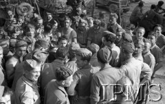 Maj 1944, Cassino, Włochy.
Grupa żołnierzy.
Fot. Adam Chruściel, Instytut Polski im. Gen. Sikorskiego w Londynie [album negatywowy L-I Monte Cassino] - płachta 44