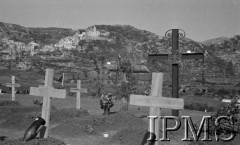 Maj 1944, Aquafondata, Włochy.
Cmentarz poległych żołnierzy 2 Korpusu.
Fot. Felicjan Maliniak, Instytut Polski im. Gen. Sikorskiego w Londynie [album negatywowy L-I Monte Cassino] - płachta 48