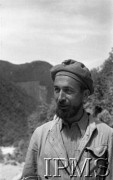 Maj 1944, Cassino, Włochy.
Portret żołnierza z zarostem.
Fot. Felicjan Maliniak, Instytut Polski im. Gen. Sikorskiego w Londynie [album negatywowy L-I Monte Cassino] - płachta 49