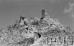 Maj 1944, Cassino, Włochy.
Ruiny klasztoru benedyktynów.
Fot. por. Ostrowski, Instytut Polski im. Gen. Sikorskiego w Londynie [album negatywowy L-II Monte Cassino] - płachta 1