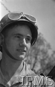 Maj 1944, Cassino, Włochy.
Portret żołnierza - motocyklisty.
Fot. por. Ostrowski, Instytut Polski im. Gen. Sikorskiego w Londynie [album negatywowy L-II Monte Cassino] - płachta 1