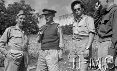 Maj 1944, Cassino, Włochy.
Komendant szpitala polowego w randze pułkownika.
Fot. por. Ostrowski, Instytut Polski im. Gen. Sikorskiego w Londynie [album negatywowy L-II Monte Cassino] - płachta 3
