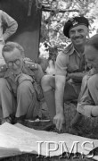 Maj 1944, Cassino, Włochy.
Kwatera Główna Dowódcy 2 Korpusu. Major Józef Czapski i gen. Władysław Anders nad mapą.
Fot. por. Ostrowski, Instytut Polski im. Gen. Sikorskiego w Londynie [album negatywowy L-II Monte Cassino] - płachta 3
