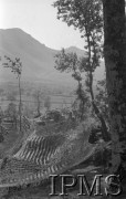 Maj 1944, Cassino, Włochy.
Czołg pod siatką maskującą.
Fot. por. Ostrowski, Instytut Polski im. Gen. Sikorskiego w Londynie [album negatywowy L-II Monte Cassino] - płachta 7