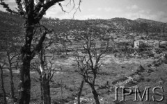 Maj 1944, Cassino, Włochy.
Bitwa pod Monte Cassino, okolice klasztoru Benedyktynów.
Fot. NN, Instytut Polski im. Gen. Sikorskiego w Londynie [Album negatywowy - Monte Cassino]

