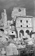 Maj 1944, Cassino, Włochy.
Bitwa pod Monte Cassino, fragment zniszczonego klasztoru Benedyktynów.
Fot. NN, Instytut Polski im. Gen. Sikorskiego w Londynie [Album negatywowy - Monte Cassino]

