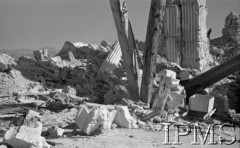 Maj 1944, Cassino, Włochy.
Bitwa pod Monte Cassino, ruiny klasztoru Benedyktynów.
Fot. NN, Instytut Polski im. Gen. Sikorskiego w Londynie [Album negatywowy - Monte Cassino]

