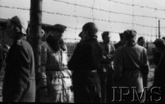 Październik 1944, Fallingbostel, Niemcy.
Żołnierze Armii Krajowej wzięci do niewoli po upadku Powstania Warszawskiego.
Opis do zbioru: Rejestracja odbyła się w Fallingbostel - stalag XI B. Tam zrobiono nam fotografie i dano numery. Te numery towarzyszyły nam już do końca poprzez obozy Bergen Belsen i Oberlangen. 
Fot. NN, Instytut Polski im. Gen. Sikorskiego w Londynie [Album negatywowy - Stalag XI B Fallingbostel]