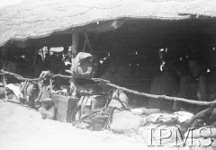 Sierpień 1942, Pahlewi, Iran (Persja).
Obóz dla polskich uchodźców. Junaczki siedzą w szałasie obok swoich plecaków.
Fot. NN, Instytut Polski im. Gen. Sikorskiego w Londynie [album negatywowy B-I IRAN] - płachta 35