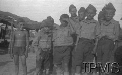 Sierpień-wrzesień 1942, Pahlewi, Iran (Persja).
Obóz dla polskich uchodźców. Grupa junaków.
Fot. por. Ostrowski, Instytut Polski im. Gen. Sikorskiego w Londynie [album negatywowy B-I IRAN] - płachta 36
