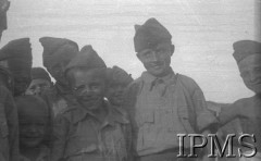 Sierpień-wrzesień 1942, Pahlewi, Iran (Persja).
Obóz dla polskich uchodźców. Grupa uśmiechniętych junaków.
Fot. por. Ostrowski, Instytut Polski im. Gen. Sikorskiego w Londynie [album negatywowy B-I IRAN] - płachta 36
